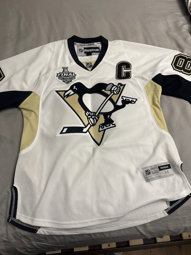 Crosby Signed Jersey in Arts & Collectibles in Mississauga / Peel Region