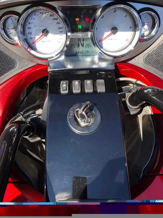 2015 Victory Vision Tour ABS in Other in Corner Brook - Image 9