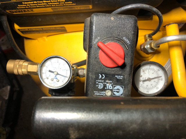 30 Gallon Dewalt Air compressor in Power Tools in Barrie - Image 3