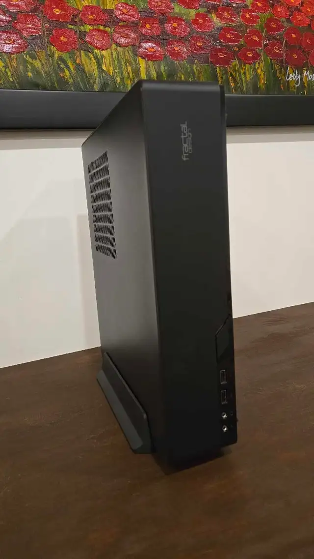 Fractal Design Node 202 - SFF Mini-ITX Case (Black) w/ Riser in System Components in Oakville / Halton Region - Image 5