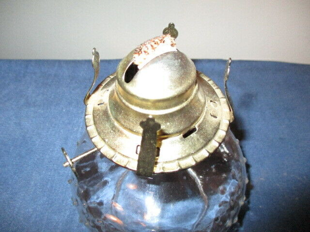 VINTAGE OIL LAMP-HOBNOB PATTERN-NEEDS CHIMNEY-1960/70S dans Art et objets de collection  à Laval/Rive Nord - Image 3