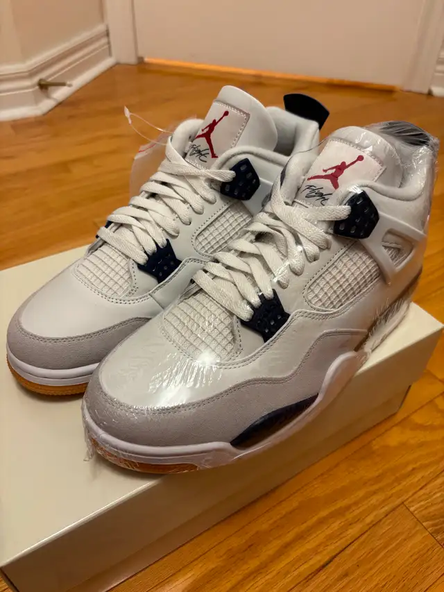 100% Authentic Jordan 4 SB Navy size 10.5 in Men's Shoes in Markham / York Region - Image 6