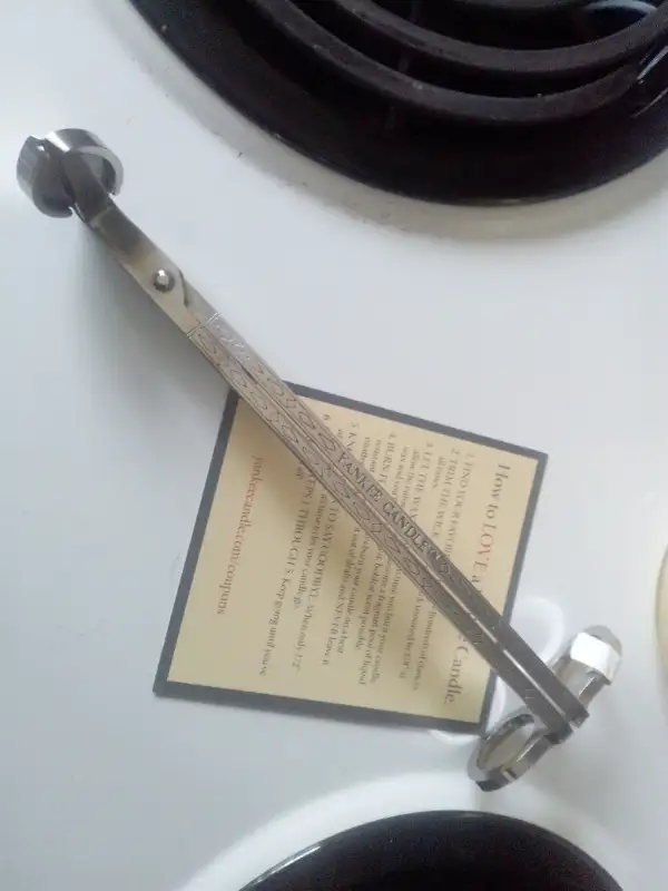 Yankee Candle Christmas large jar with accessories in Home Décor & Accents in Barrie - Image 4