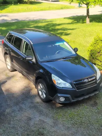 Subaru Outback 2014 transmission manuelle 6 vitesses 213000kms, assez bien entretenue, pas beaucoup...