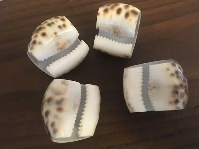 70s 80s Retro Shabby Chic Hand Cut 4 SEASHELL NAPKIN RINGS in Arts & Collectibles in Mississauga / Peel Region - Image 4