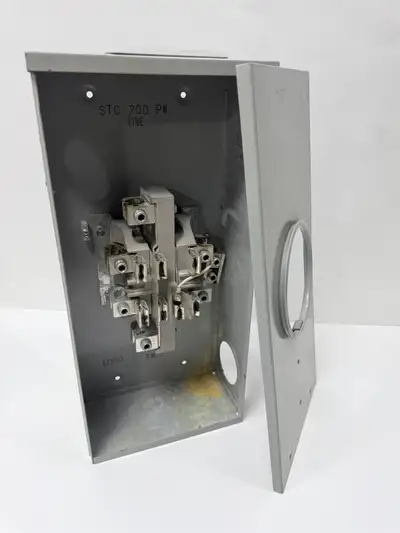 Used Murray-Jensen STC 700 PW meter socket enclosure. Rated for 200 amps at 600 volts. Solid aluminu...