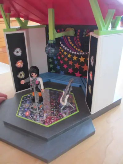 Scène playmobil avec accessoires, musique et lumières (T247), View more