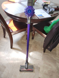 DYSON V6 VACUUM