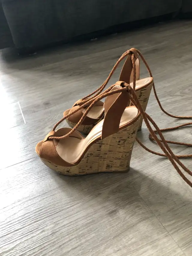 Women’s sandals  in Women's - Shoes in Gatineau - Image 2