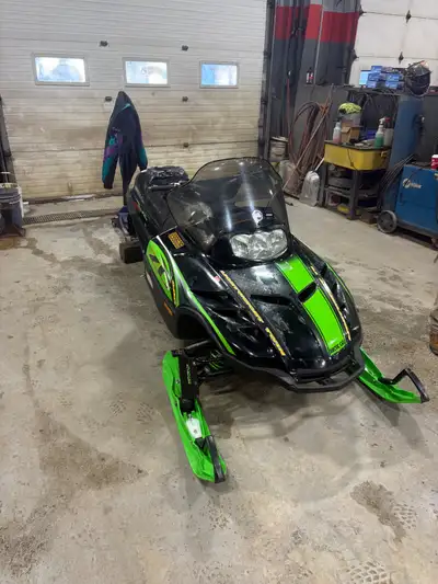 -New primary spring -new spark plugs with good spares -new belt with new spare -new heated visor out...