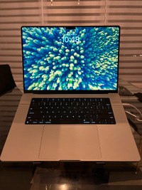 16" MacBook PRO M3 PRO - Silver - 8 Cycle Count - 18GB/512GB