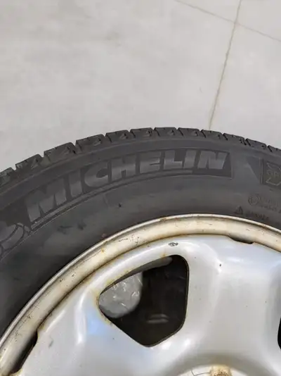 Hi there. I have 4 Michelin Latitude X-ice Winter Snow tires for sale. 245/65/R17. Excellent shape....