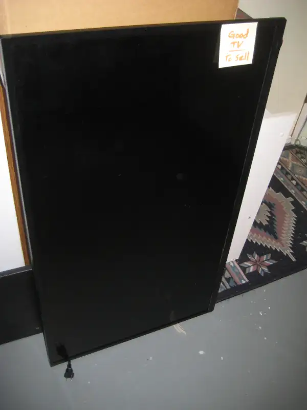 FS: Sony 32 LCD, Insignia 39 LCD, ViewSonic 27 LCD, with remote in TVs in Ottawa - Image 2