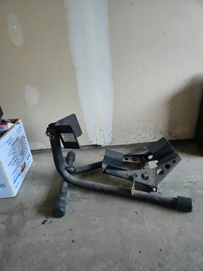 Front wheel stand, pretty much new.