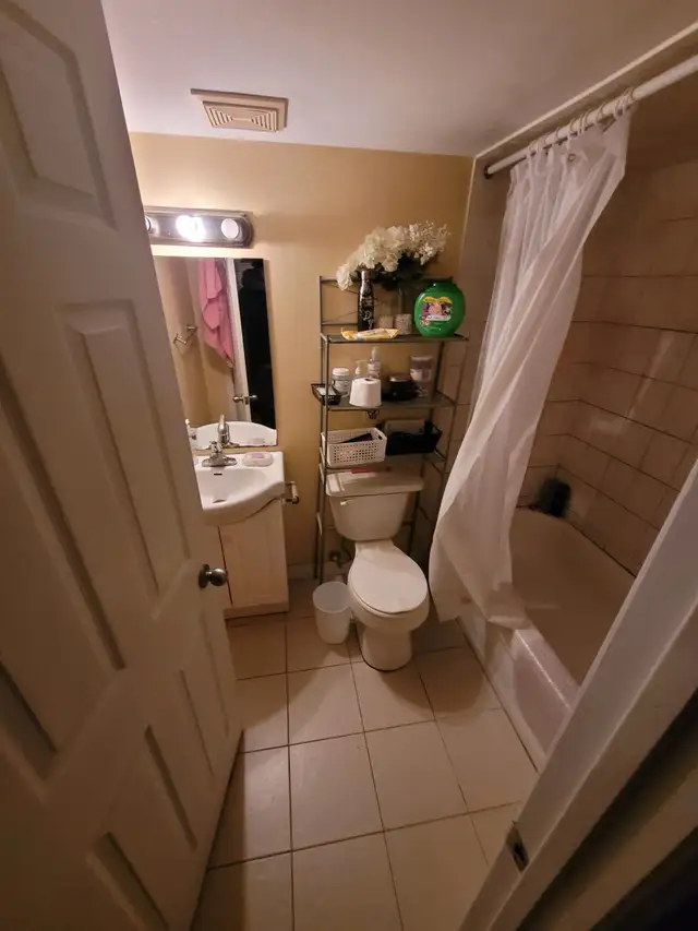 Basement room available  in Room Rentals & Roommates in City of Toronto - Image 9