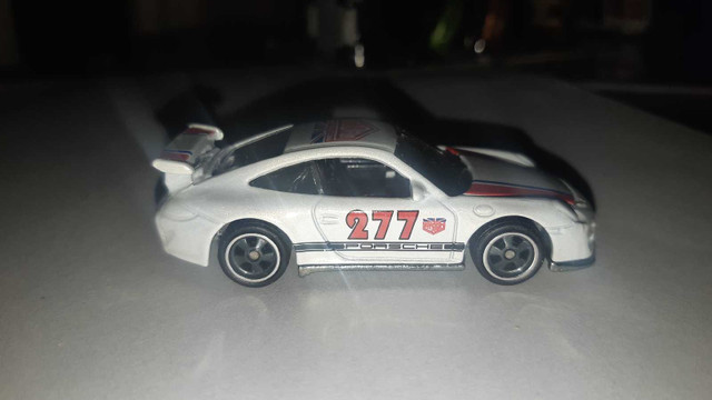 Porsche 911 GT3 RS loose Hot Wheels Premium Euro Style 2015 in Toys & Games in Guelph
