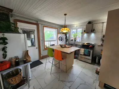 Magnifique et lumineux 4 1/2 av stationnement