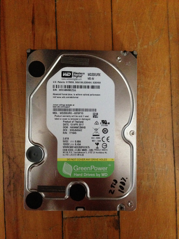 **Trading** 12TiB+ hard drives dans Composants de système  à Ville de Montréal