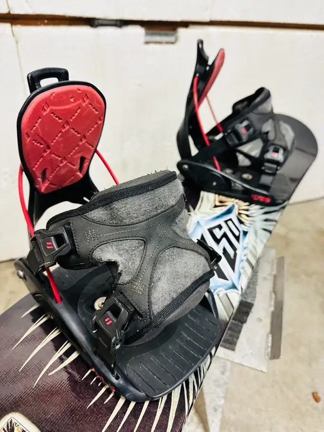 5150 snowboard 127 cm with Flow Flite Jr Step-in bindings  in Snowboard in Markham / York Region - Image 5
