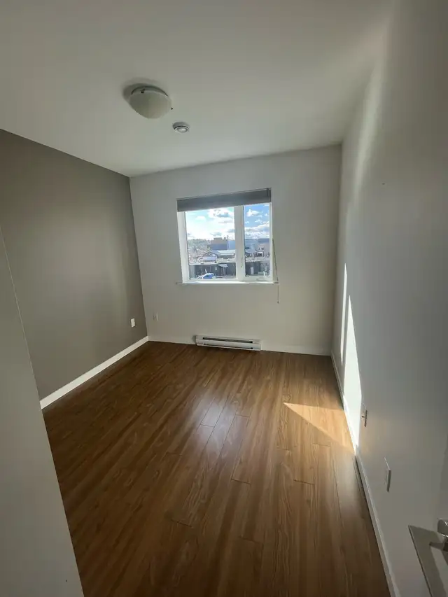 Downtown south facing 2 bed plus den, 2 bath condo in Long Term Rentals in Whitehorse - Image 9