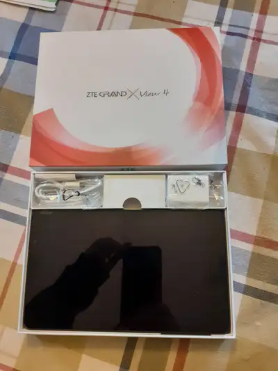 ZTE Grand X View 4 Tablet 8" -- like new conditions, with original box 32GB storage expandable with...
