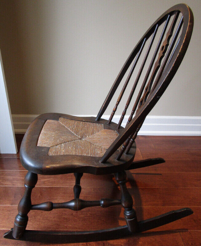 1880'S SMALL "RUSH" SEAT ROCKER in Chairs & Recliners in Hamilton - Image 3