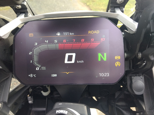 2018 BMW R1200Gs only 8200 kms, TRADE or SELL in Touring in Port Alberni - Image 4