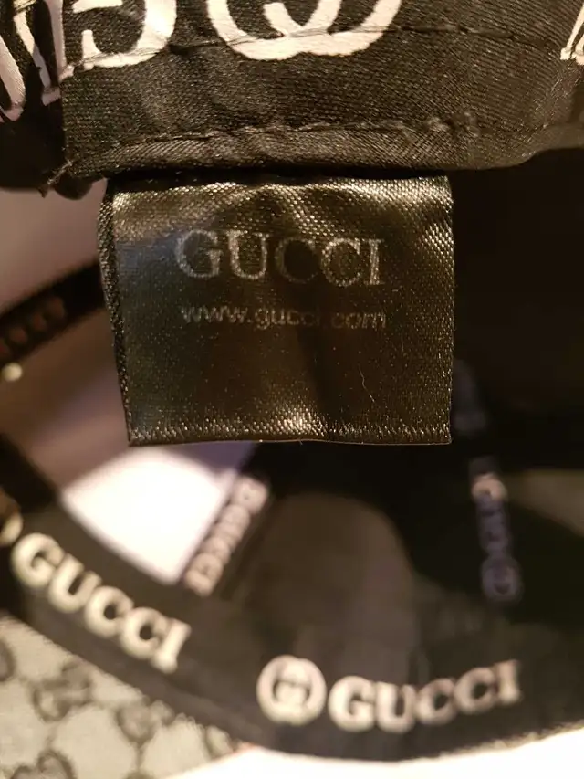Gucci Hat in Other in Hamilton - Image 4
