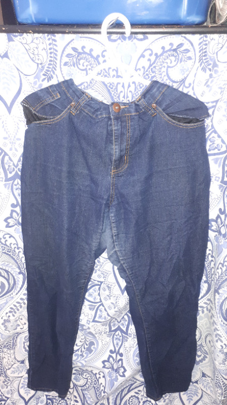 Forever 21 Regular Blue Jeans Men & Women Pants in Women's - Bottoms in City of Toronto - Image 2