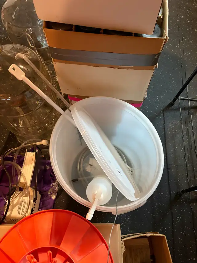 Wine Making Kit in Hobbies & Crafts in Calgary - Image 5