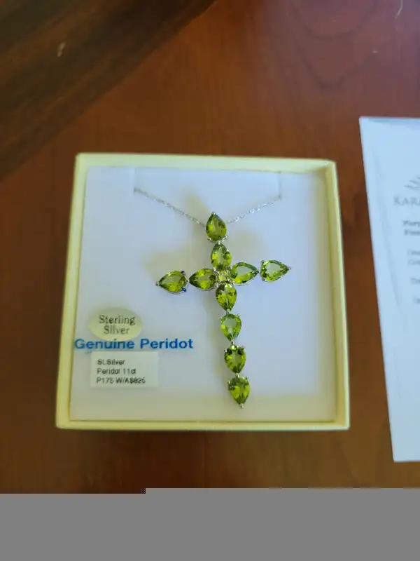 Brand New Sterling Silver Natural Peridots Necklace For Sale in Jewellery & Watches in London - Image 3