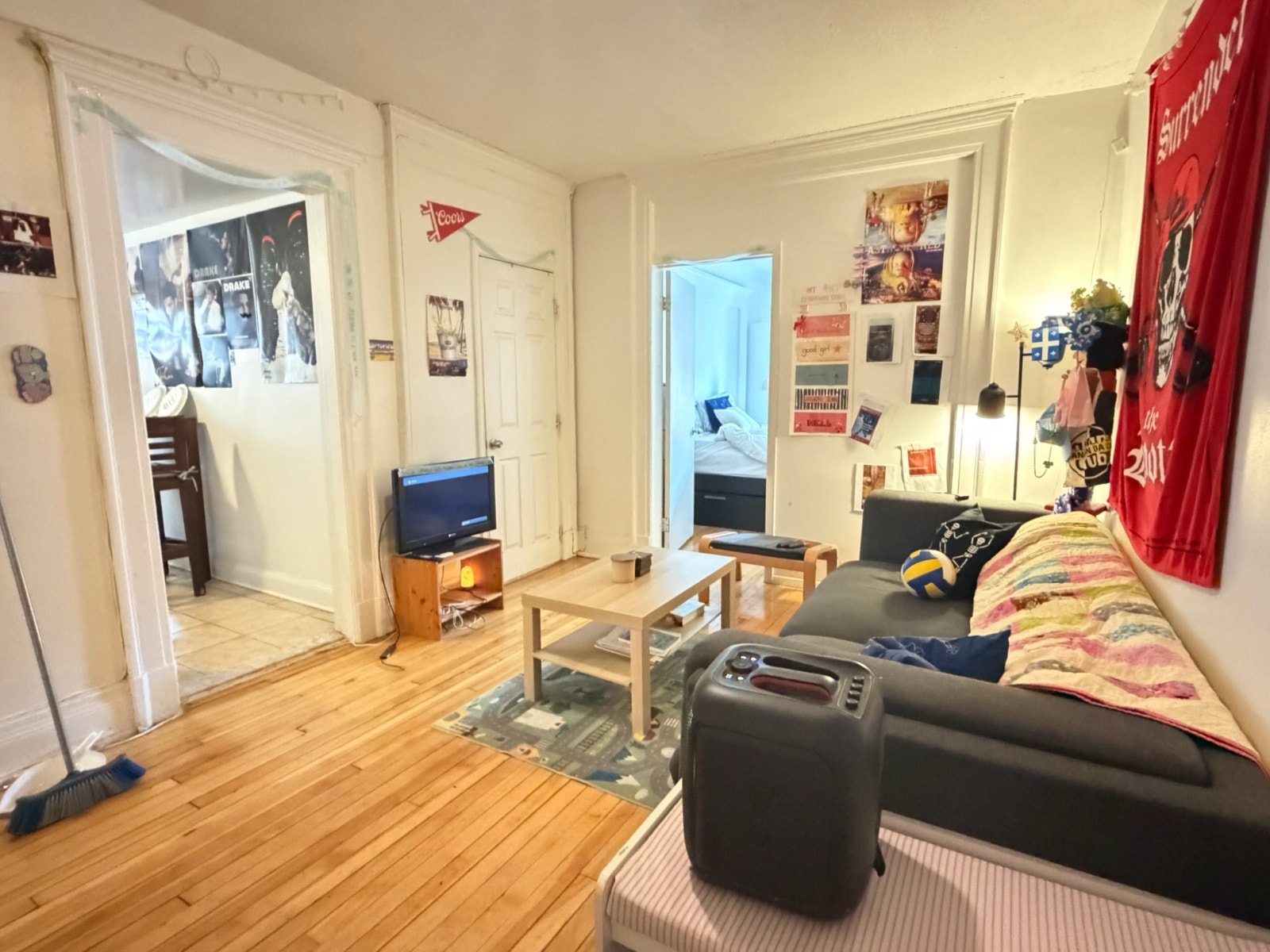McGill Campus 5 Bdrm, 2 Bath - Fully Furnished — photo 3