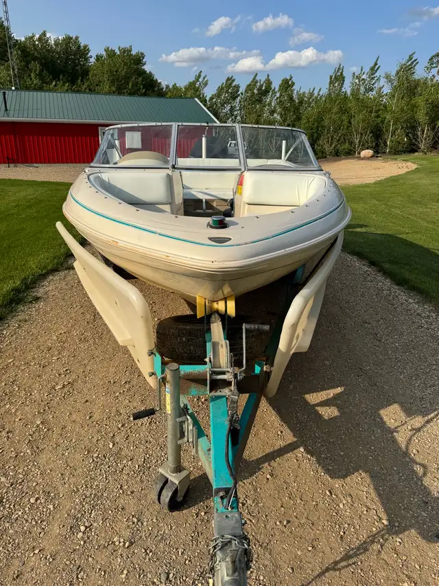 1995 Glastron 17’ Fish/Ski  in Powerboats & Motorboats in Saskatoon - Image 6