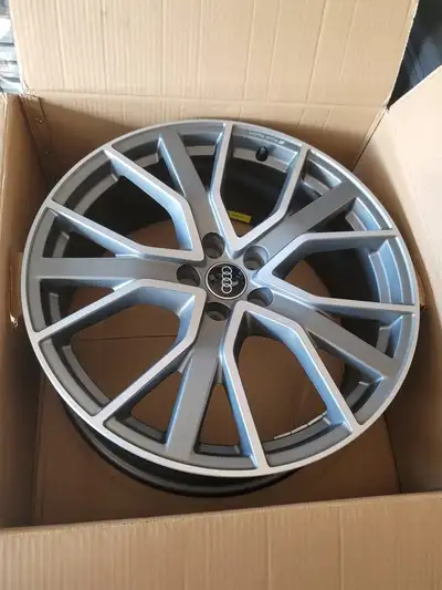 ALMOST NEW, only used for 2 days, then decided to move on 21 inch, 20 " Audi Sport Original Rims 5x1...