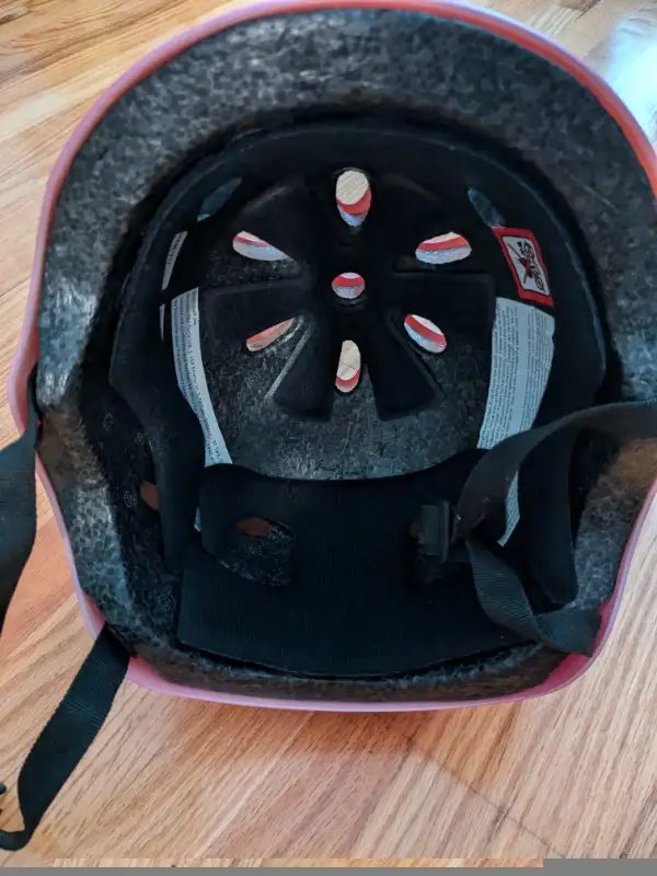 Razor Youth Helmet – Size Medium in Other in Markham / York Region - Image 3