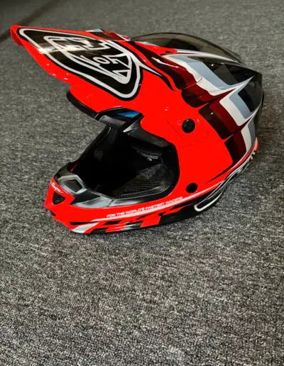 Troy Lee Designs helmet Ordered online Never worn (too small) Size Large