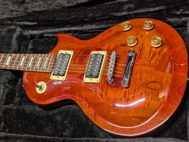 Rare Brazillian Handmade 2014 Walczak V-Rod LP & OHSC in Guitars in Winnipeg - Image 3