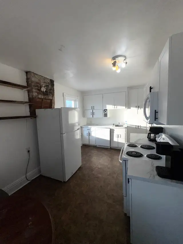 6 Bedroom Apartment Ptbo!