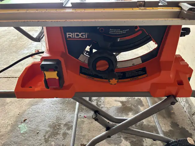RIDGID Table Saw with Folding Stand in Power Tools in Edmonton - Image 4