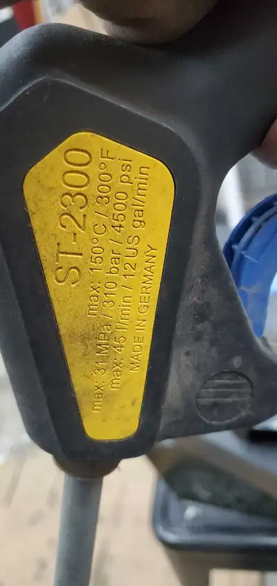 Up for sale is a used ST-2300 pressure washer gun, capable of handling max 150°C/300°F, max 31 MPa/3...