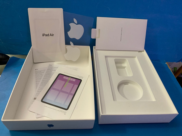 NEW iPad Air 4th 64GB WiFi SKY BLUE  Empty Box w/ stickers  $15 in iPads & Tablets in Markham / York Region - Image 2