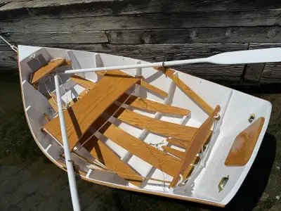 7 1/2 foot long 4 foot wide 94 pounds 7 Coats Epifanes Clear Varnish 4 Coat Bright Side White All We...
