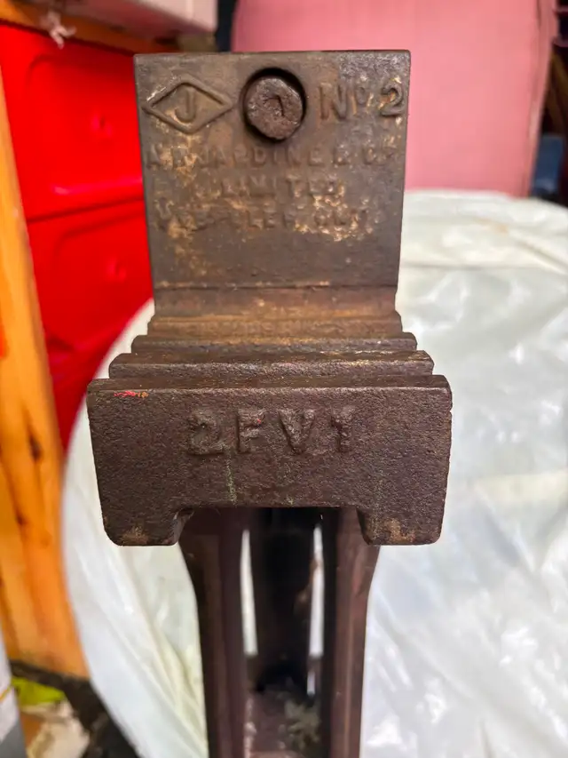 Vintage A B Jardine Farrier number 2 foot vise circa 1870 in Arts & Collectibles in Hamilton - Image 4