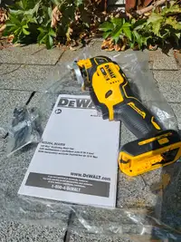 New Dewalt 20V Multi-tool XR with OEM blade