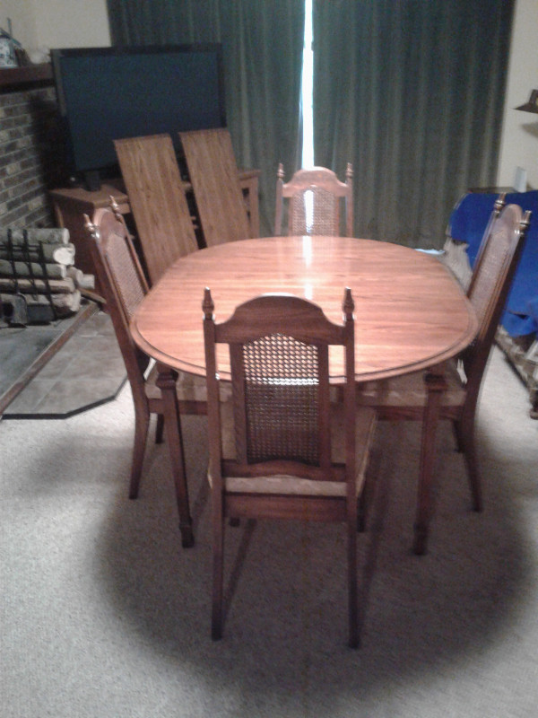 Dining room set for sale in Dining Tables & Sets in Chatham-Kent