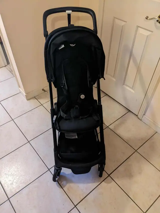 Bugaboo Ant Compact Fold Travel Stroller size of the Carry on in Strollers, Carriers & Car Seats in Markham / York Region - Image 3