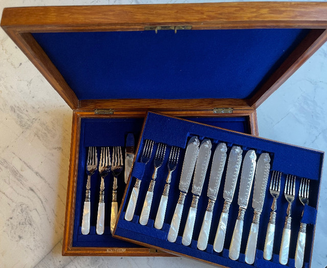 Henry Birks & Sons Mother of Pearl Silverware Set - 24 pieces in Other in Downtown-West End - Image 3
