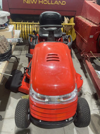 Simplicity Riding Mower 43 hrs - 22hp Briggs Stratton 44in deck