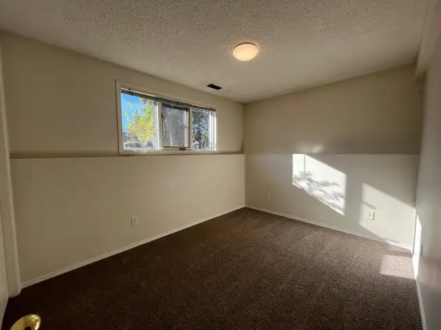 Room-675/Month-Mckernan-Central Location-Utilites Included