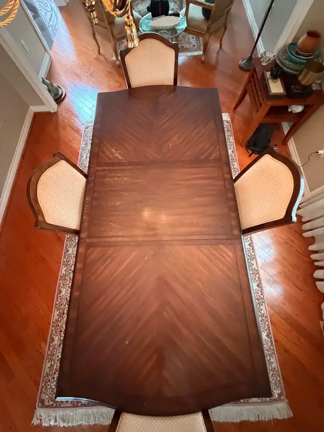 Solid wood Dinning table set - 6 chairs total in Dining Tables & Sets in Markham / York Region - Image 2